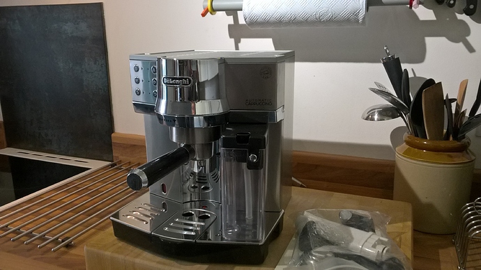 سعر ومواصفات ماكينة قهوة ديلونجي delonghi ec850 وعيوبها وتقييمها وطريقة الاستخدام