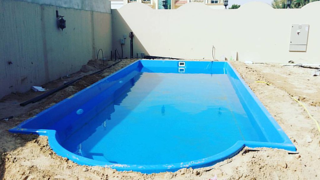 أحواض سباحة فيبر جلاس في الإمارات
